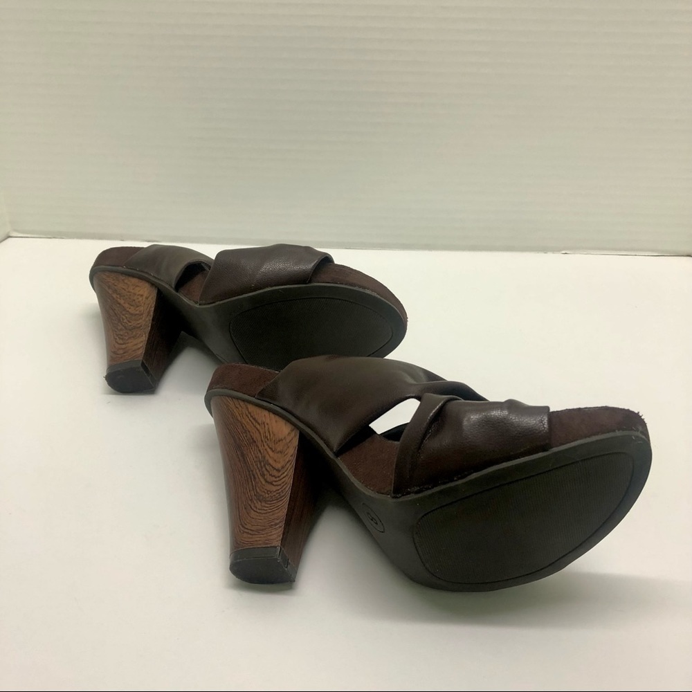 Xhilaration Wood look heel sandals Chocolate Brown - Picture 3 of 3